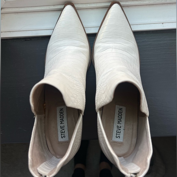 Steve Madden Camryn Bootie TAUPE
CROCODILE - Picture 4 of 5